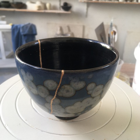 tasse réparée avec Kintsugi