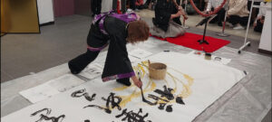 démonstration de calligraphie