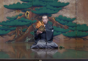 Shunichirô Hisada joue du Kotsuzumi