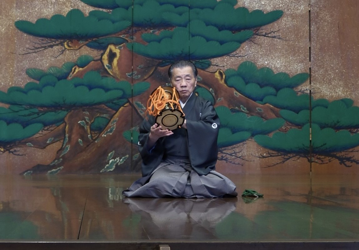 Shunichirô Hisada joue du Kotsuzumi